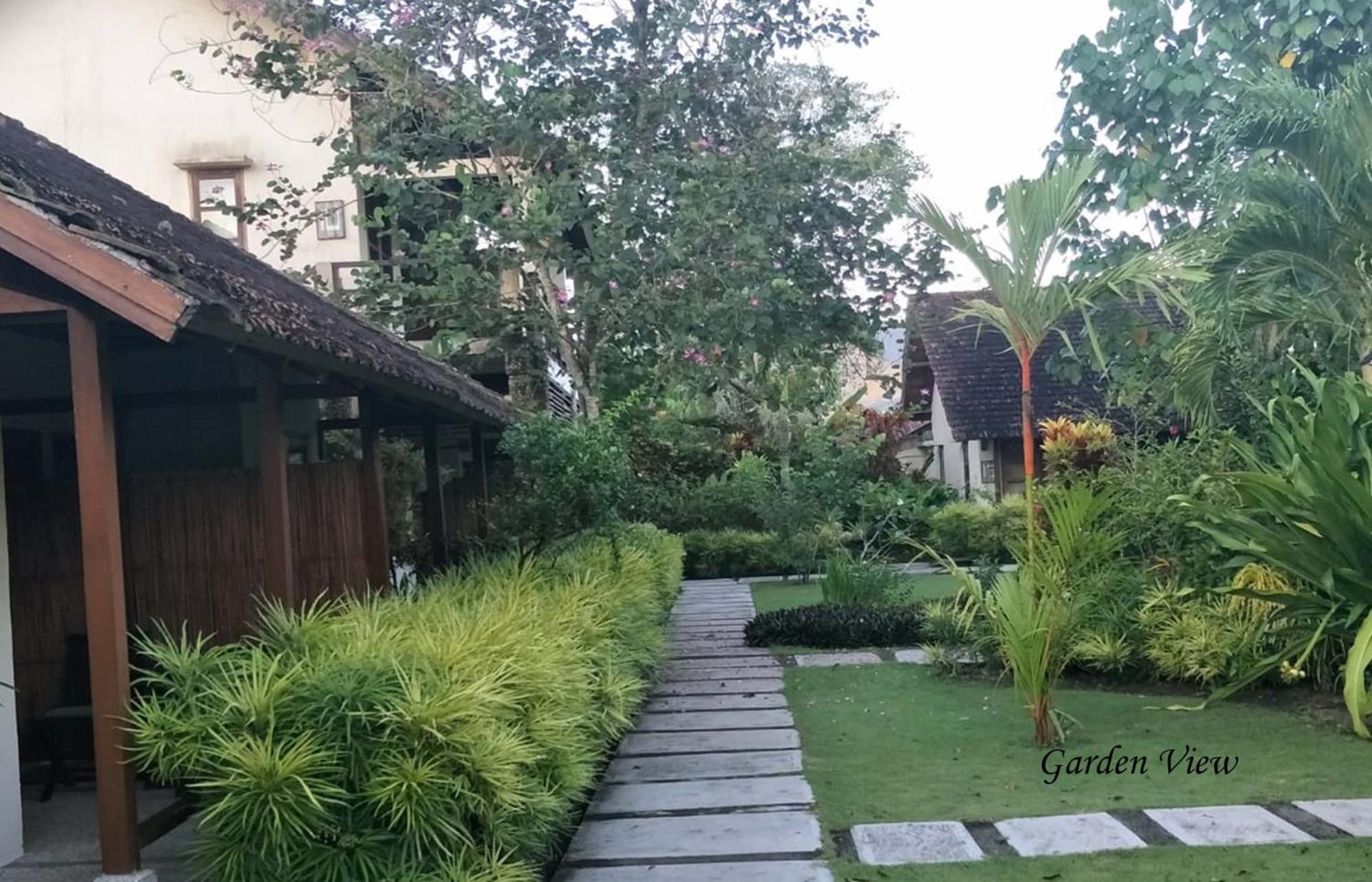 Hotel Cocotinos Manado Extérieur photo