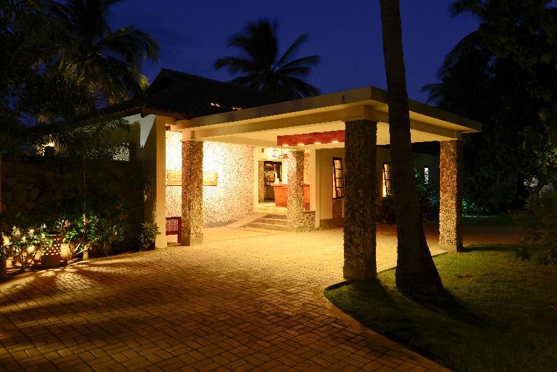 Hotel Cocotinos Manado Extérieur photo