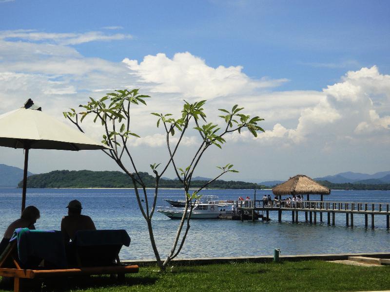 Hotel Cocotinos Manado Extérieur photo